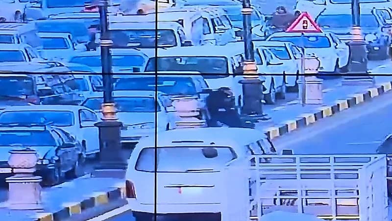 موقف بطولي لشاب أنقذ حياة طفل من موتٍ مُحقق .. فيديو