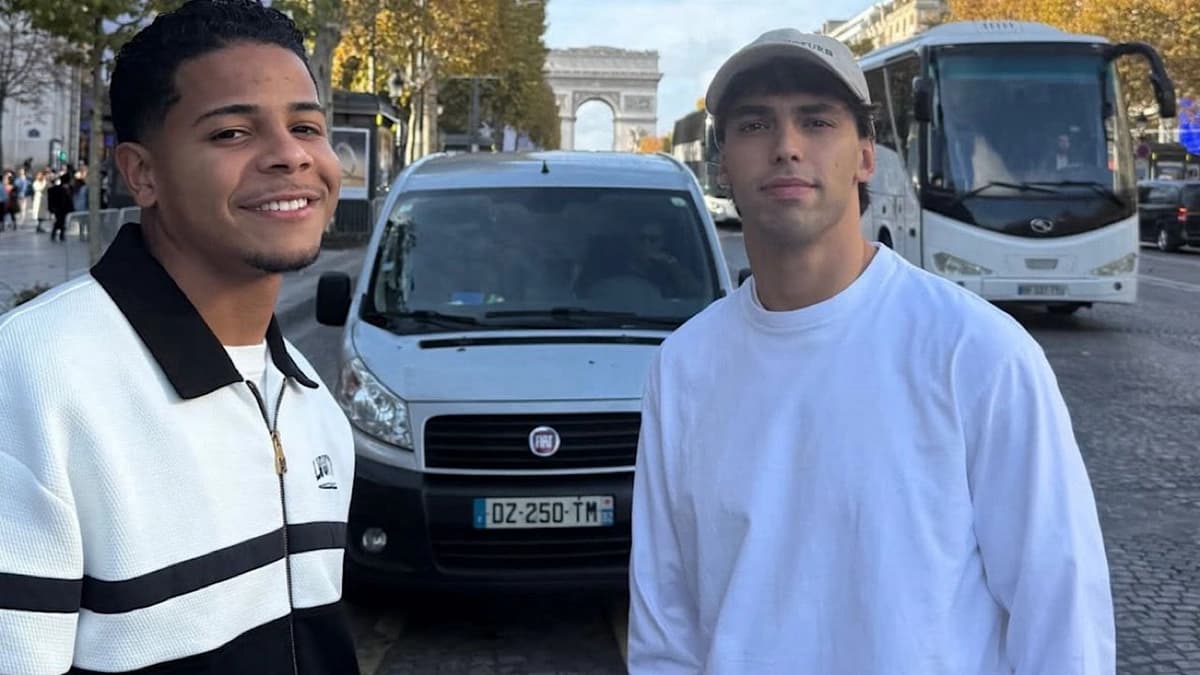 جواو فيلكس وويسلي يستمتعان بأجواء باريس الرائعة