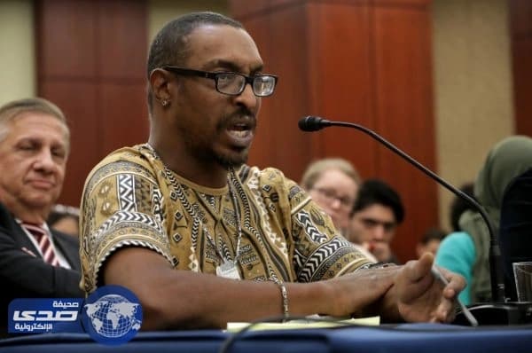 بالصور.. محمد علي كلاي يٌدلي بافادته بسؤال امن المطار عن ديانته امام مجلس النواب