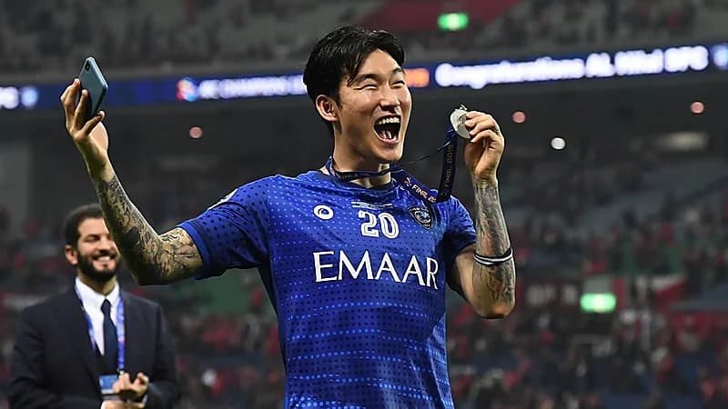 الهلال يجدد عقد جانغ هيون سو