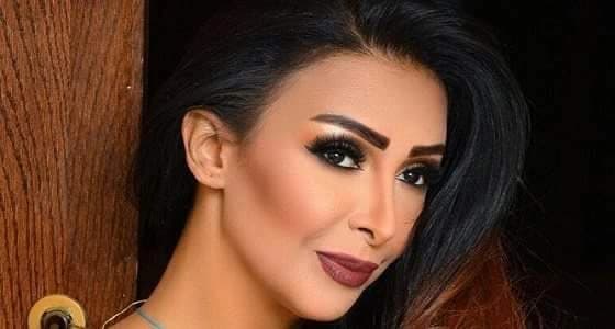 بالصور..المطربة شاهيناز تكشف سر خلعها الحجاب