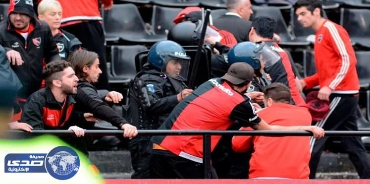 بالفيديو.. مراهق يقتل مشجعاً في اشتباكات بين جماهير الدوري الأرجنتيني