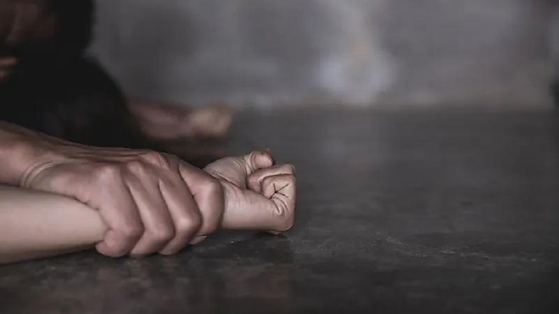 أب يغتصب ابنته وتحمل منه سفاحا