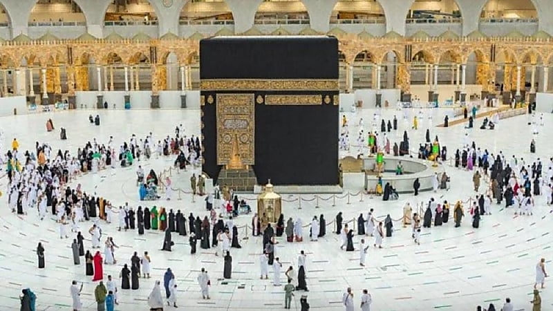 إتاحة خدمتي حجز الطواف وتقبيل الحجر الأسود قريبًا