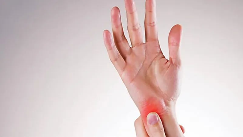 "وزارة الصحة " توضح كيفية تخفيف آلام متلازمة النفق الرسغي