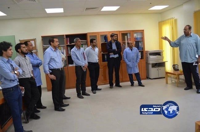 أمير الباحة يتسلم نسخة من مؤلفات وكيل إمارة المنطقة‎