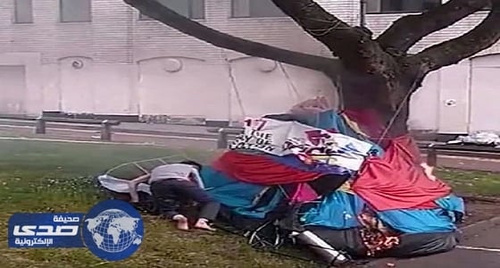 بالفيديو.. سجن رجل أشعل النيران بخيمة مشرد