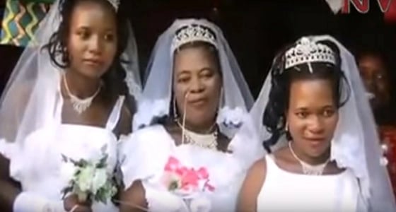 بالفيديو.. حفل زواج لمسلم أوغندي من 3 نساء من بينهن شقيقتان