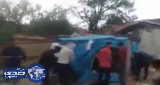 بالفيديو..  أتراك يعتدون بالعصي على لاجئين سوريين ويهجرونهم  قسريا