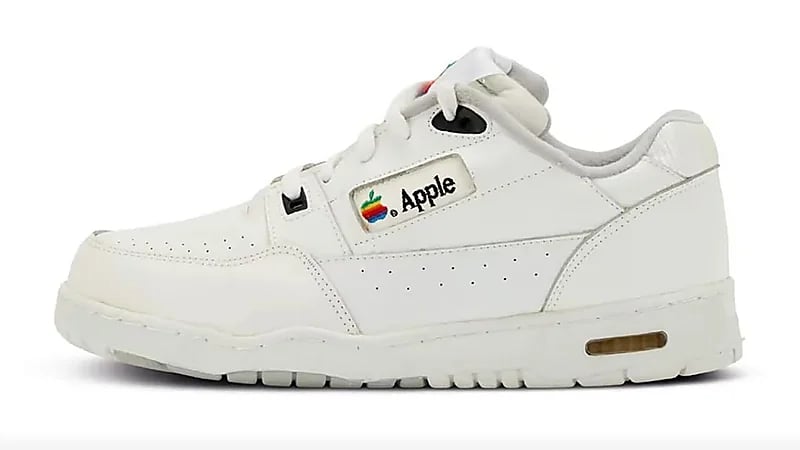 دار مزادات تعتزم بيع حذاء آبل النادر مقابل 50 ألف دولار