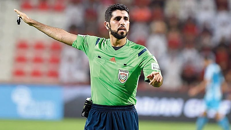 حكم إماراتي يقود ودية الأخضر وأيسلندا