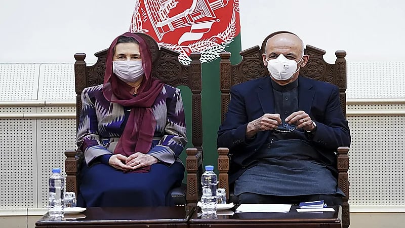 صور.. قرينة الرئيس الأفغاني تلفت الأنظار: "لبنانية ولم تكن مسلمة"