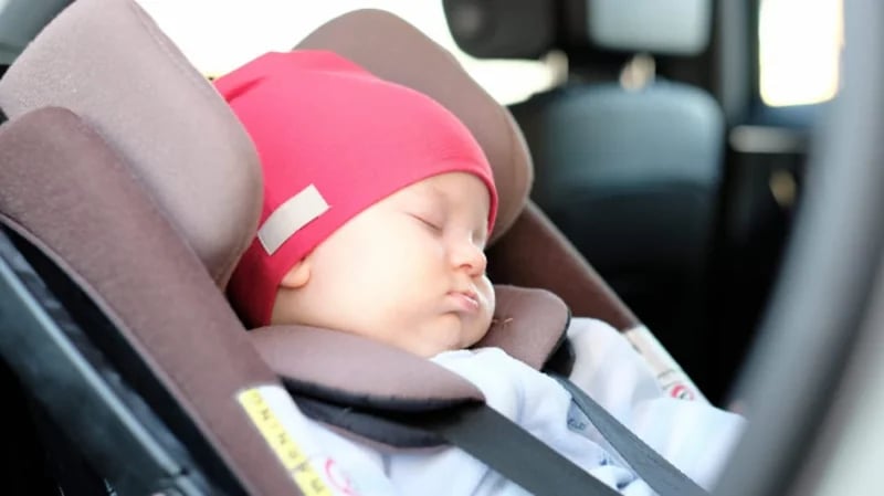 أب ينسى طفله الرضيع داخل السيارة حتى فارق الحياة