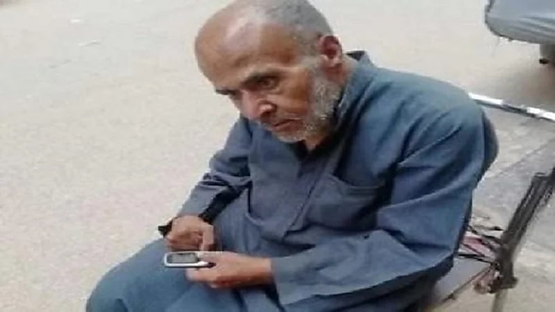 زوجة تطرد زوجها المشلول في الشارع