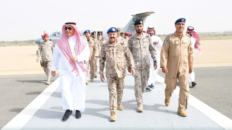 بالفيديو.. مساعد وزير الدفاع يزور المنطقة الجنوبية