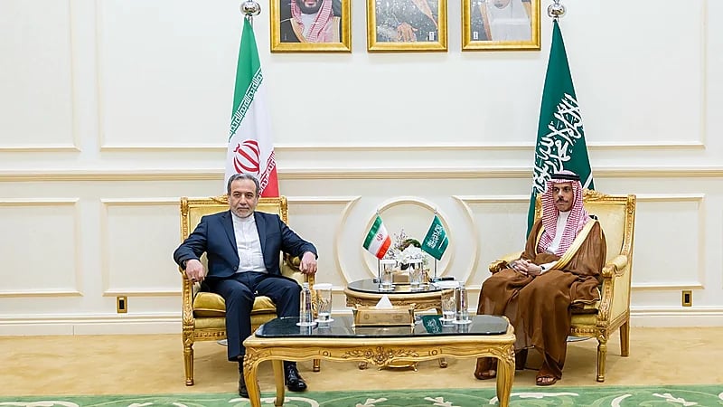 وزير الخارجية يلتقي نظيره الإيراني في جدة.. فيديو