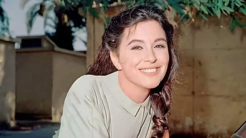 شقيقة سعاد حسني ترد بقوة على عائلة العندليب.. فيديو