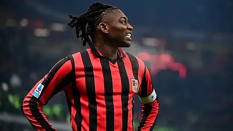 ميلان يرفض عرض ضخم من النصر لضم رافائيل لياو