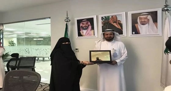 " الربيعه " يكرم أخصائية صممت برنامجا للعلاج باللعب