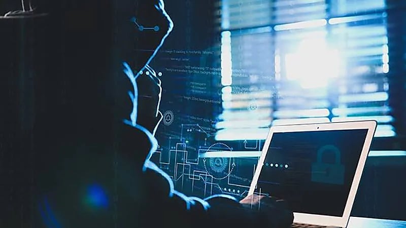 السجن لشاب ابتز سيدة بعد تعارفهما عبر تيك توك