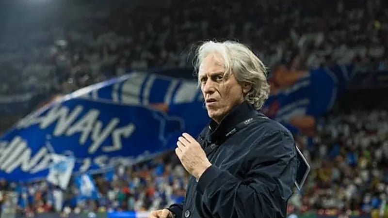 الهلال يحسم الجدل حول رحيل جيسوس لتدريب البرازيل