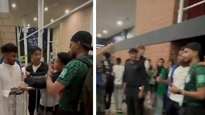 تجمهر بريطانيين على مواطن يرتدي قميص المنتخب الوطني .. فيديو