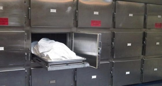 بعد مضي عام ونصف.. مواطن يرفض استلام جثامين أطفاله لوفاتهما بخطأ طبي