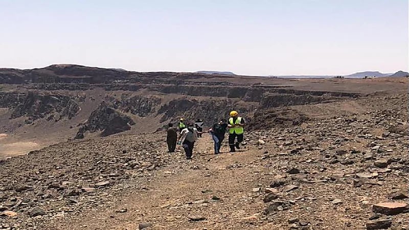 إنقاذ 9 مقيمين علقوا في منطقة وعرة بالمويه