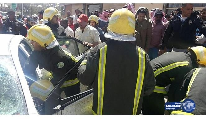 بالفيديو.. شخص يرمي صديقه تحت عجلات المترو