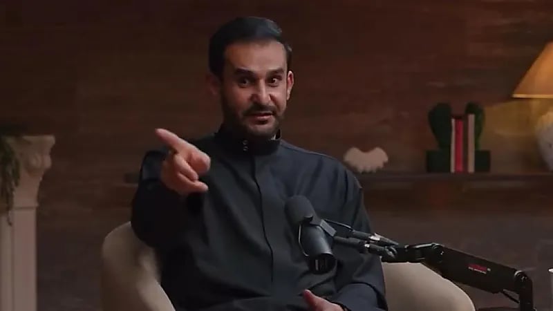 استشاري تجميل يروي قصة سيدة انفصلت عن زوجها بسبب شكلها.. فيديو