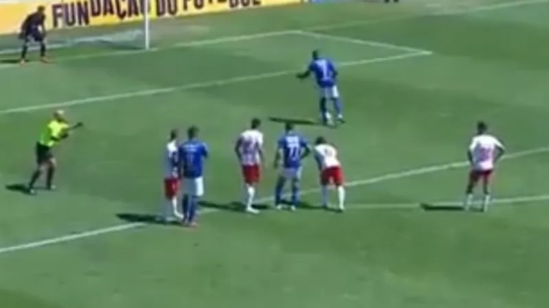 بالفيديو.. أكثر ركلات الجزاء غرابة في الذاكرة الحديثة