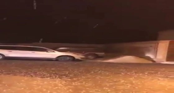 بالفيديو.. سماء الدلم تمتليء بالبرق والرعد والأمطار