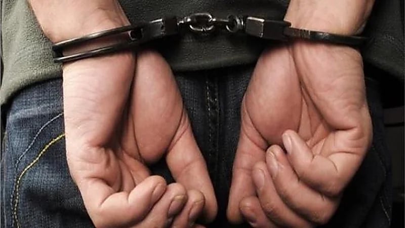 "صورته بالهاتف".. ضبط رجل تحرش بفتاة جامعية في الطريق العام