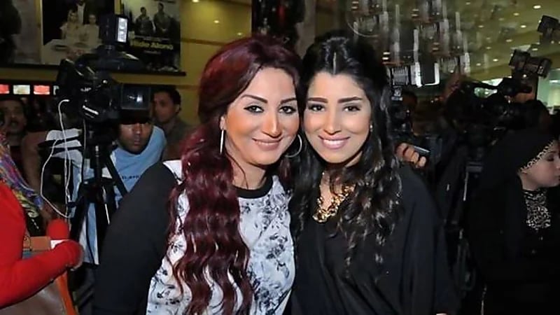 وفاء عامر تعليقا على طلاق شقيقتها أيتن: محدش بيدخل بينهما