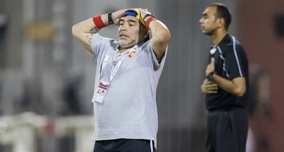 " الفجيرة الإماراتي " يقيل ماردونا.. ومحامي المدرب يكشف السبب
