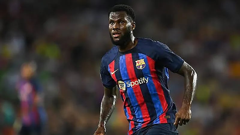 فرانك كيسيه يودّع لاعبي برشلونة قبل انضمامه للنادي ⁧‫الأهلي‬⁩ .. فيديو