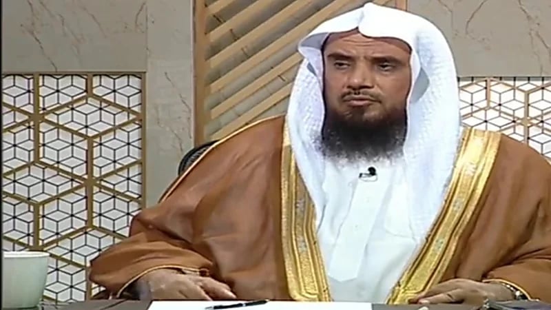 فيديو.. هل يجوز البدء في أذكار الصباح بعد أذان الفجر واستكمالها بعد الصلاة؟.. "الخثلان" يجيب