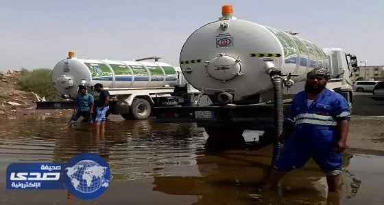 سحب التجمعات المائية من المواقع غير المخدومة بشبكات تصريف بالطائف