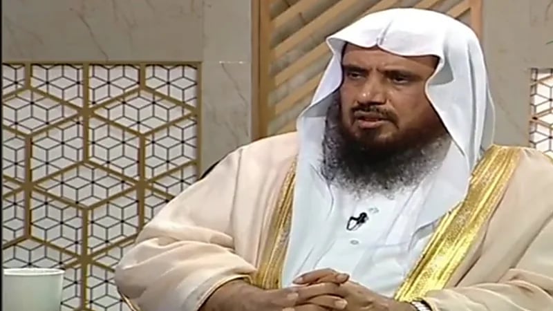 بالفيديو.. حكم استخدام المرأة المُحدة الاستحمام بالشامبو المعطر أو شرب القهوة المزعفرة