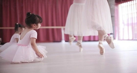 رقصة تتسبب في شلل طفلة