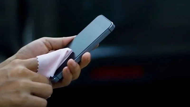 طرق تنظيف الهواتف من الفيروسات والجراثيم