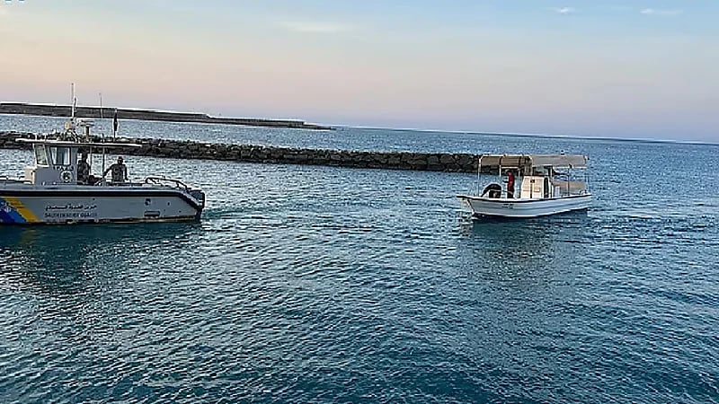 ضبط 4 مقيمين مخالفين لمزاولي الأنشطة البحرية