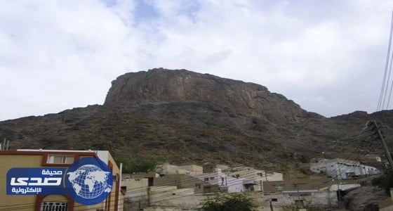 مدني مكة ينزل جثة متحللة من أعلى جبل النور