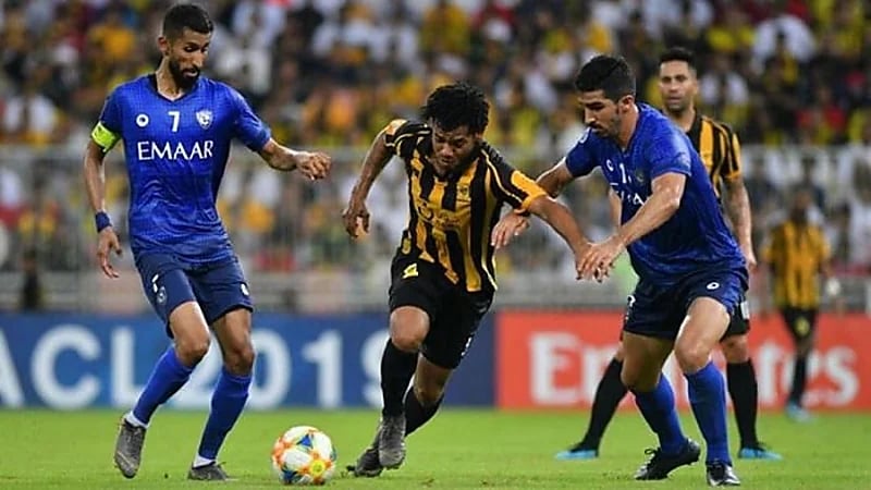 قائمة حكام مباراة الهلال والاتحاد الليلة