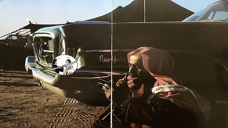 صورة نادرة لأحد الحراس الشخصيين للملك خالد في كشتة برية بالرياض