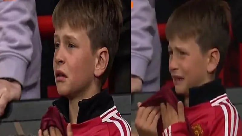 طفل يبكي بحرقة بعد استقبال مانشستر يونايتد هدفين .. فيديو
