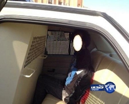 توقيف شاب قاد سيارته متنكراً بزي نسائي دعماً لحملة قيادة المرأة 