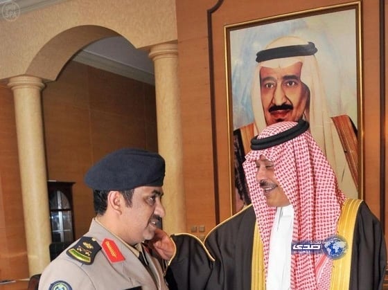 سمو أمير منطقة الباحة يقلد مدير الدفاع المدني بالمنطقة رتبته الجديدة