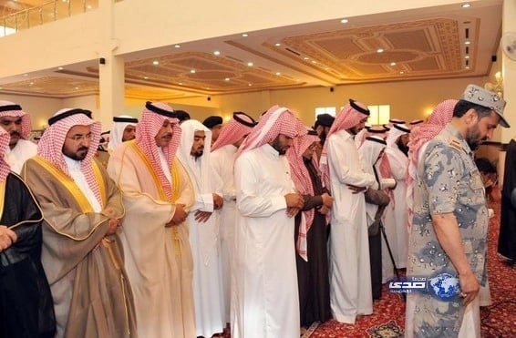 أمير منطقة الباحة يؤدي صلاة الميت على شهيد الواجب الغامدي