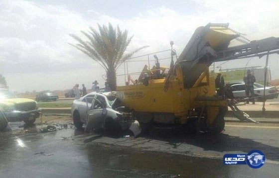 احتجاز شاب بعد تصادم سيارته بمعدة نظافة في تبوك